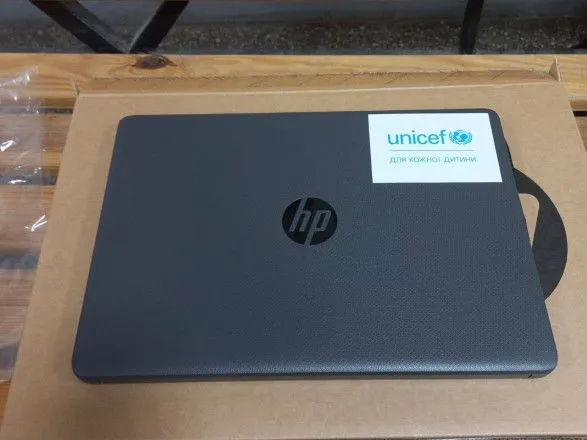Цифровий доступ до освіти: ЮНІСЕФ у співпраці з МОН передав школярам Одещини більше тисячі ноутбуків