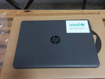 Цифровой доступ к образованию: ЮНИСЕФ в сотрудничестве с МОН передал школьникам Одесской области более тысячи ноутбуков