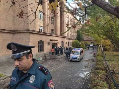 В університеті в столиці Вірменії стався вибух: є загиблий та троє постраждалих