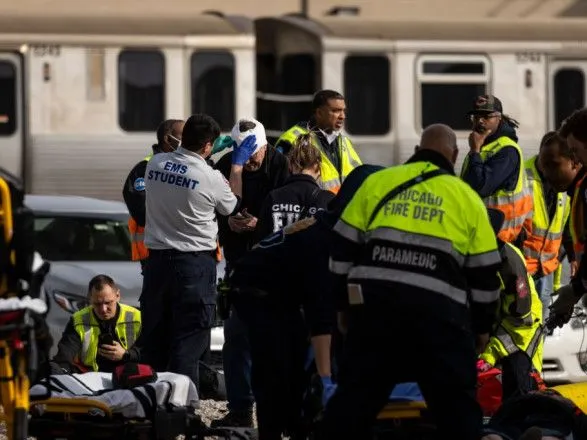Десятки людей постраждалих в результаті аварії поїзда в Чикаго