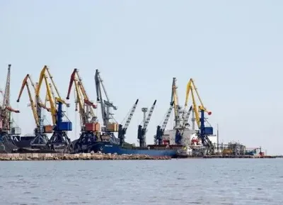 In Berdiansk, Russians are trying to transport stolen wheat by barges - General Staff