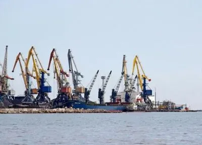 У Бердянську росіяни намагаються баржами вивезти викрадену пшеницю - Генштаб
