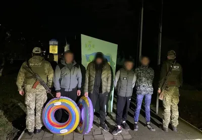 Пересекают границу на детских надувных кругах: в ГСПУ прокомментировали экстравагантный способ побега из страны