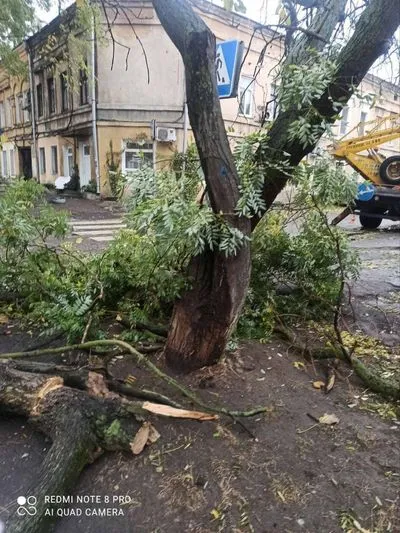 Негода вирує в Одеській області, понад 25 населених пунктів знеструмлено