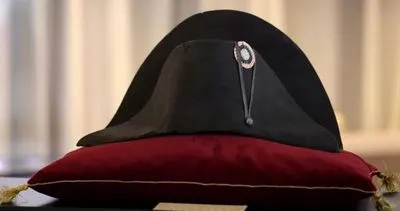 Napoleon's hat sold for almost 2 million euros