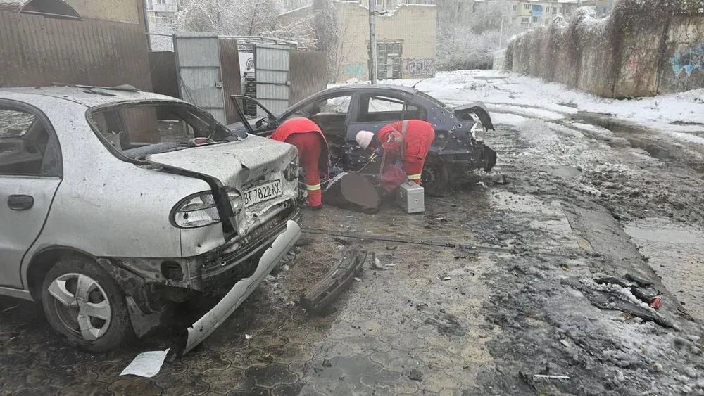Російські війська обстріляли автостоянку в Херсоні: двоє загиблих, один поранений