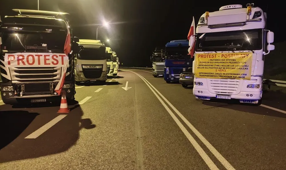 Blockade of border crossings with Poland: аround 3,000 trucks stuck at Ukrainian border