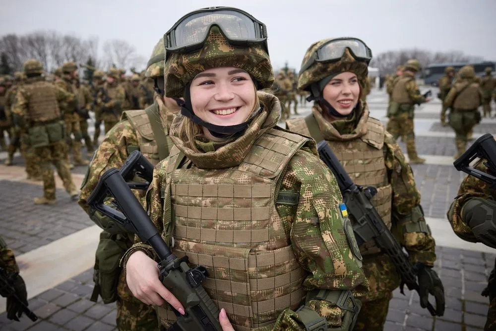 На поле боя в Украине наибольшее количество женщин в новейшей истории - Минобороны
