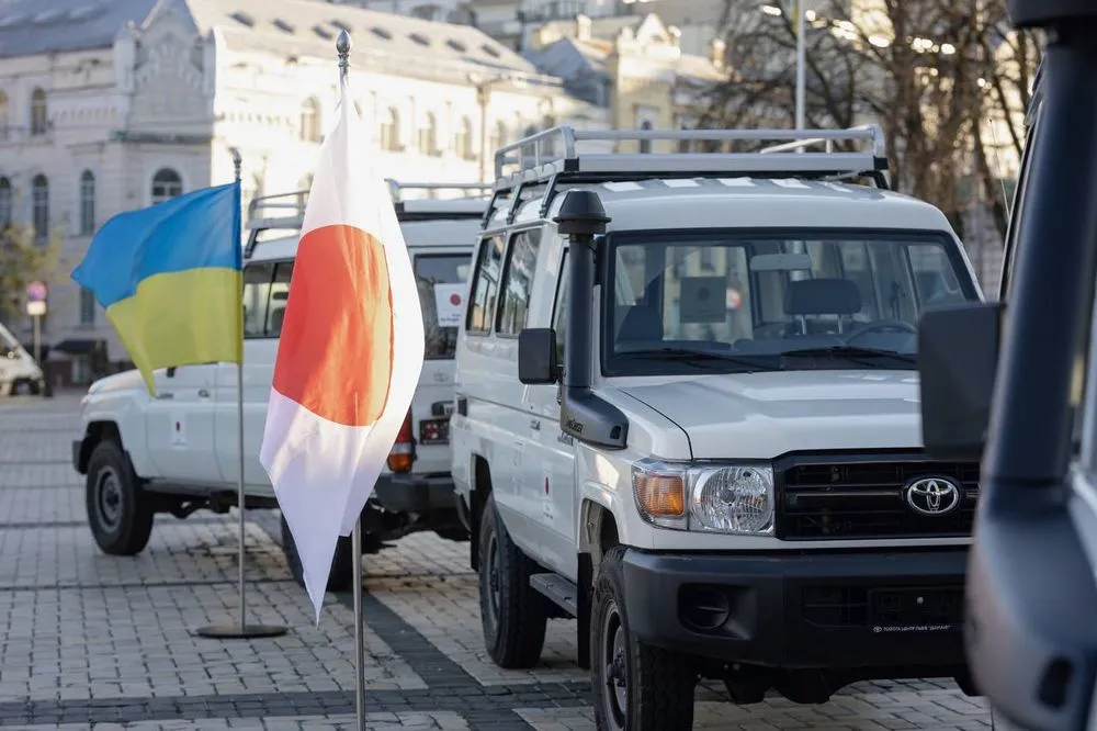 Японія передала Україні автомобілі та обладнання для розмінування