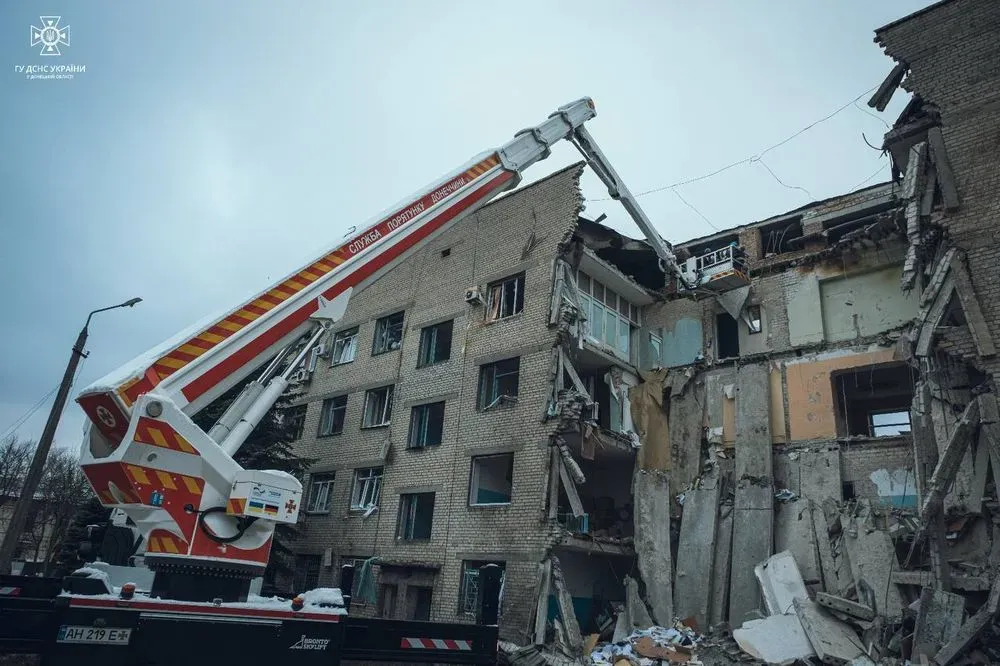 Ракетный удар рф по Селидовому: спасатели продолжают разбирать завалы больницы 