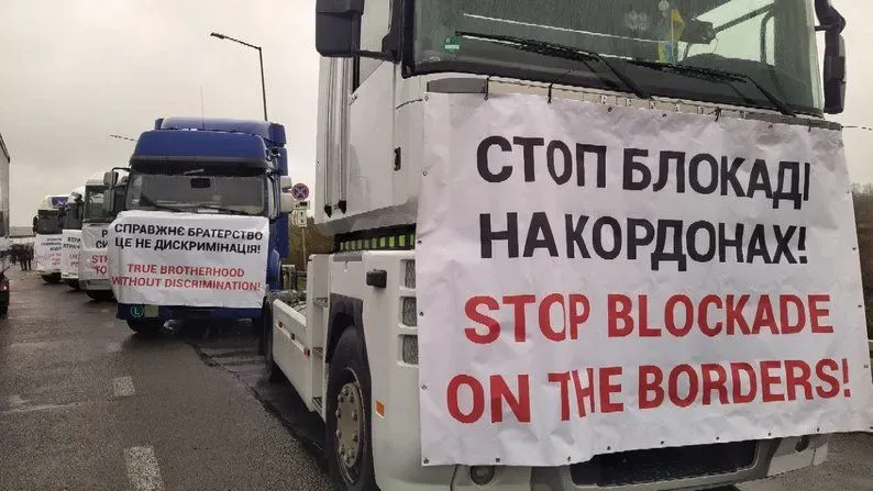 Ukrainian carriers organized a warning action at the Krakovets-Korchova border crossing point