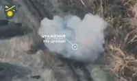 Сырский показал видео, как украинские военные уничтожают россиян FPV-дроном
