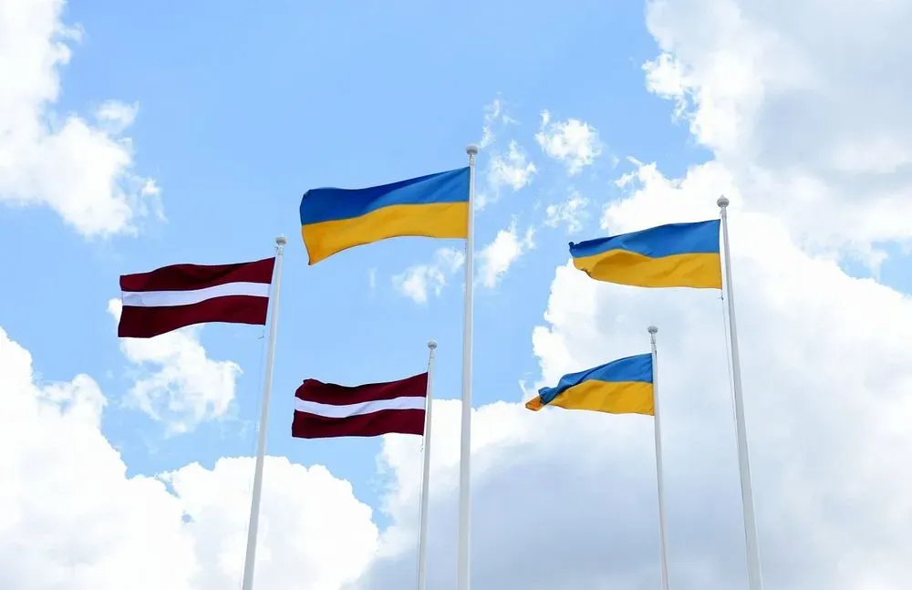 Сейм Латвии расширил поддержку украинских беженцев и одобрил передачу транспортных средств в Украину