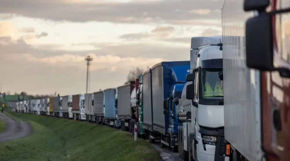Розпочато збір даних для евакуації українських водіїв, які застрягли на кордоні з Польщею через блокування