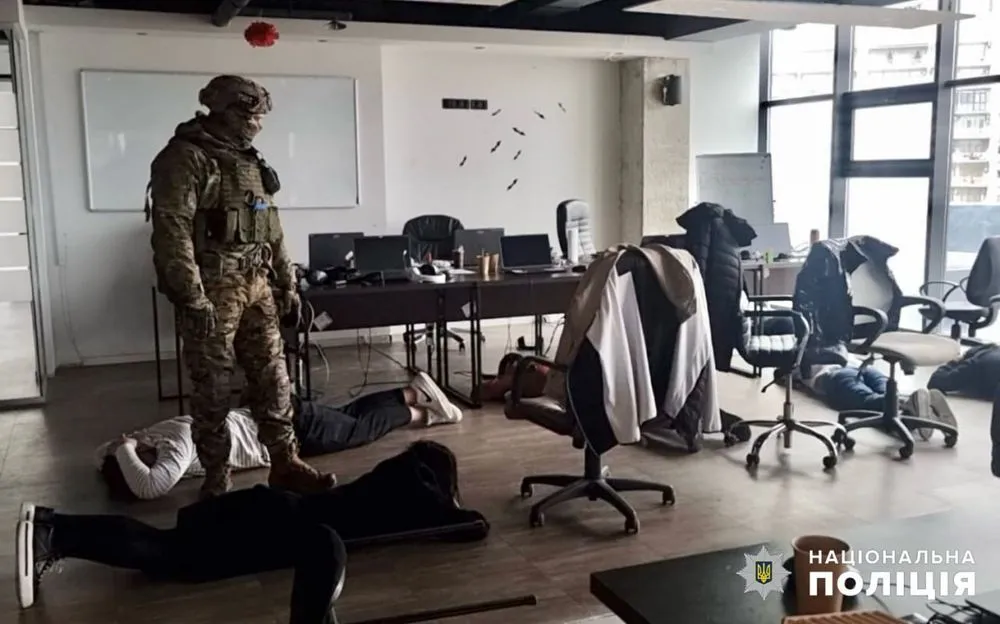 Выманивали деньги у граждан разных стран: полиция разоблачила масштабный колл-центр в Одесской области