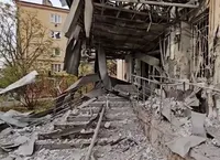 Війська рф знищили снарядом дитячу бібліотеку в Херсоні: в ОВА показали відео 