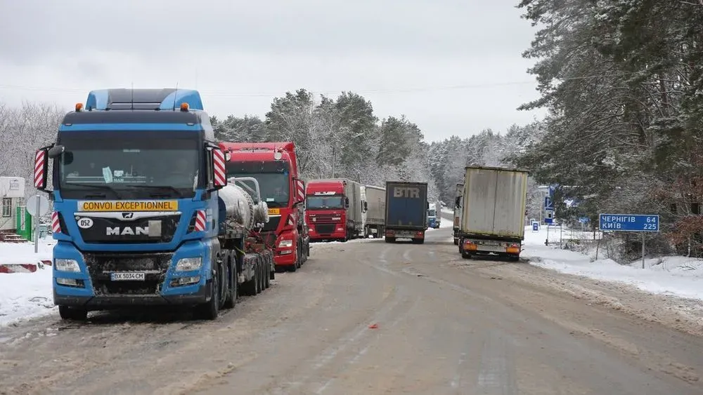 Из-за снегопадов и гололеда 27 ноября ограничат въезд крупногабаритного транспорта в Киев