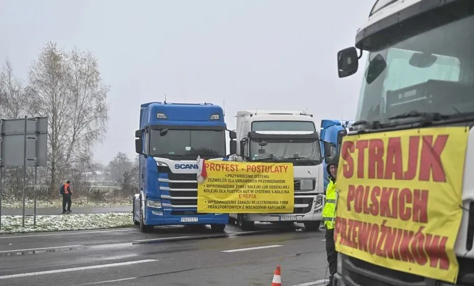3700-trucks-are-stuck-on-the-ukrainian-polish-border-due-to-the-carriers-strike-state-border-guard-service