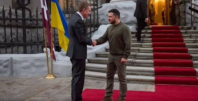 zelenskyi-i-prezydent-latvii-obhovoryly-vidnosyny-z-yes-ta-pidtrymku-ukrainy