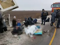 На Харківщині автобус із пасажирами потрапив у ДТП: одна людина загинула, ще 18 - травмовано