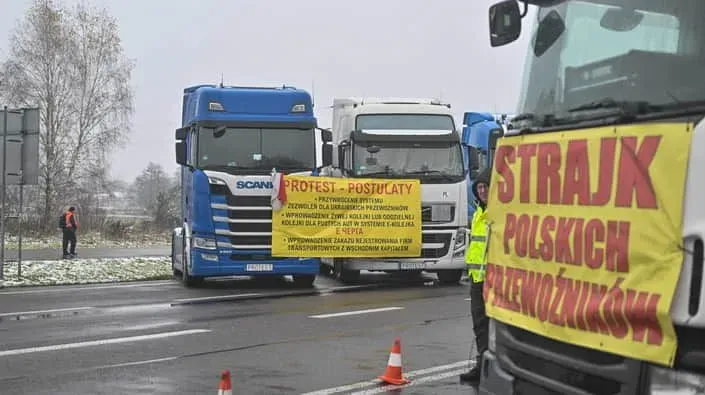 Блокада польско-украинской границы: Латвия предлагает посредничество в переговорах