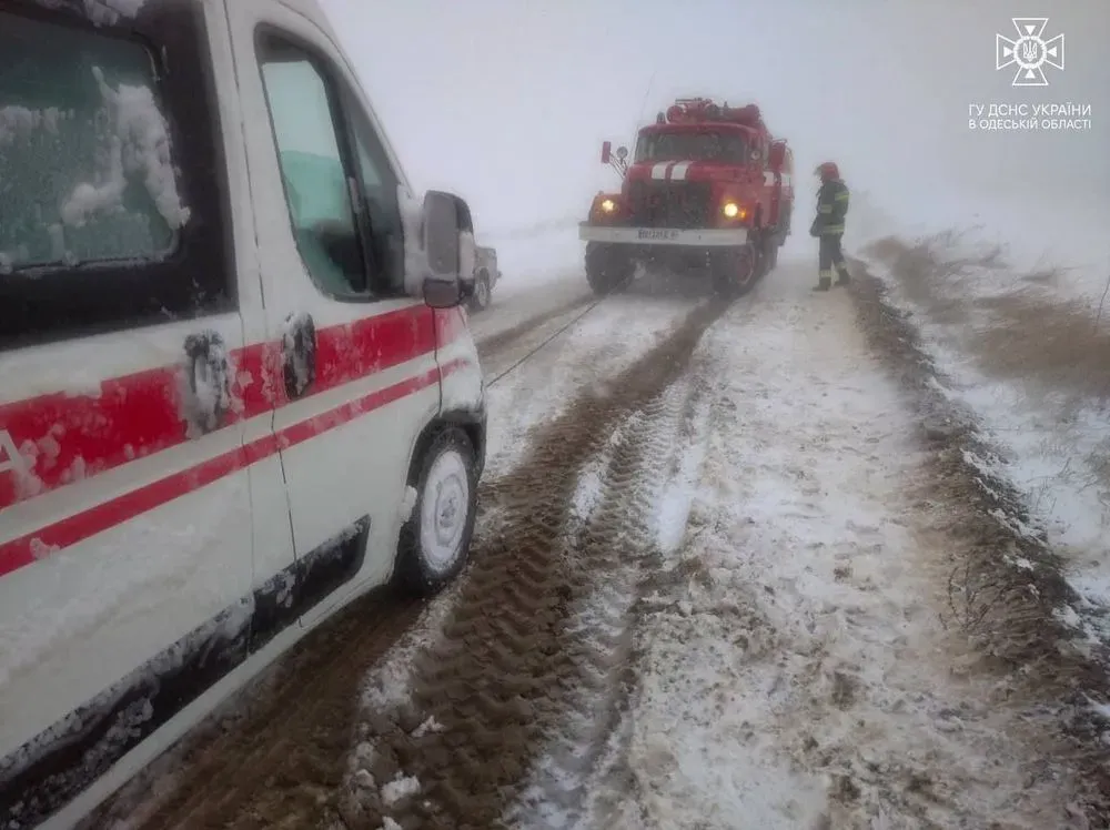 The Odesa-Reni highway is completely blocked due to severe weather conditions