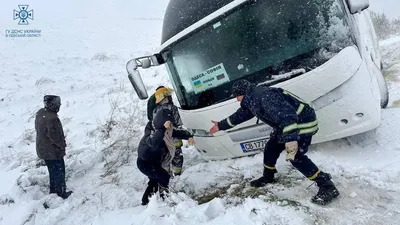  К застрявшим авто на трассе Киев-Одесса техника подходит с двух сторон - Кипер