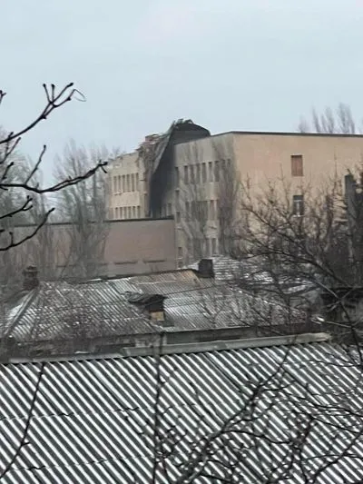 Донецкая область: в Мирнограде из-за непогоды сорвана кровля школы, в Торецке в результате российского обстрела ранен человек
