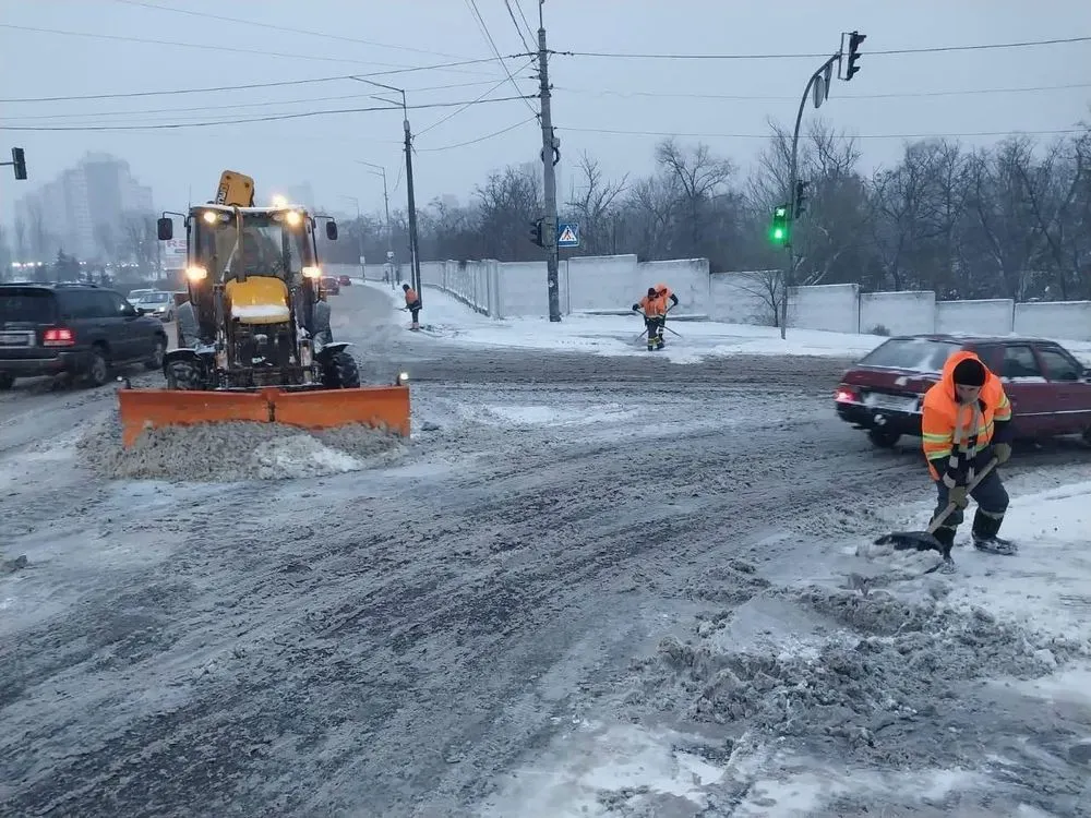 Amid bad weather, more than 30 road accidents occurred in Kyiv, with injuries reported