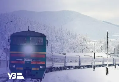 Из-за непогоды в Украине ряд поездов следует с опозданием, ни один рейс не отменили: что известно