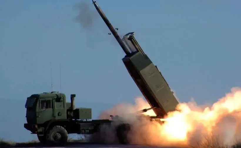 Ukrainian Armed Forces show the moment of destruction of the Hyacinth self-propelled artillery system in the Kupyansk sector.
