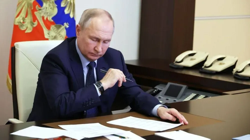 putin-signs-russias-budget-military-spending-to-reach-record-high-since-soviet-times