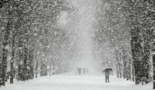 Weather forecasters warn of deteriorating weather conditions: blizzards and winds up to 25 m/s