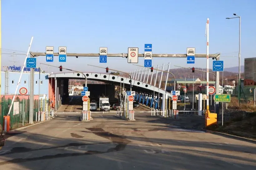 slovak-truckers-threaten-to-blockade-ukrainian-border-crossing-point-from-december-1