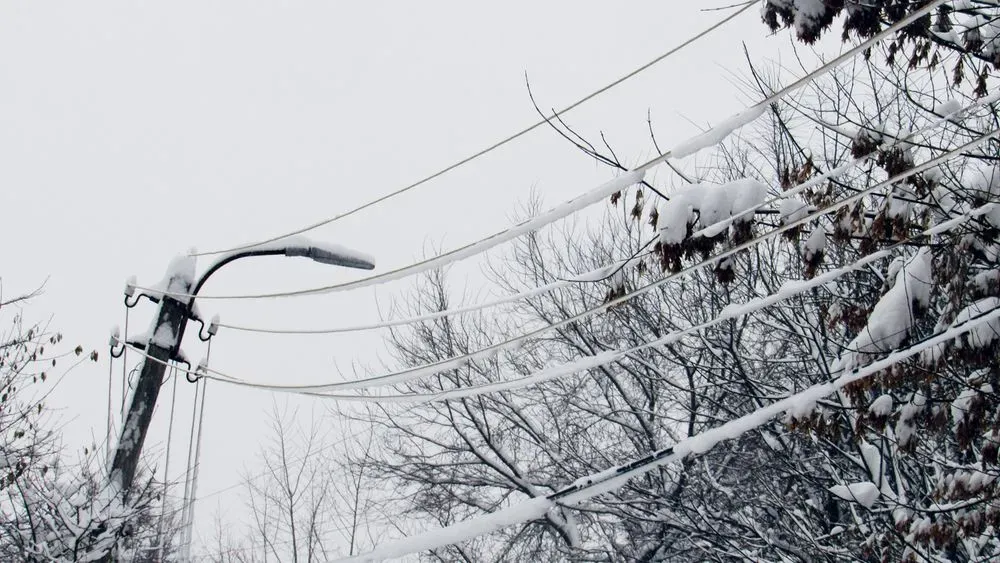 Hundreds of occupied settlements of Ukraine are left without electricity: Russians cannot cope with the consequences of bad weather
