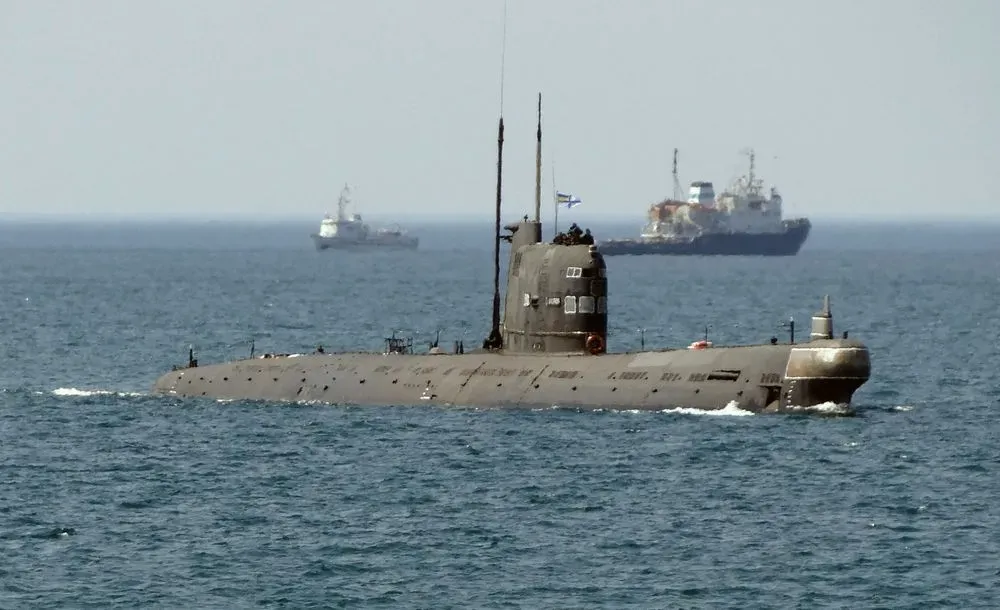 Russia keeps two submarines with Kalibr missiles in the Black Sea