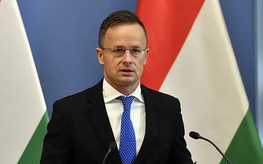 the-more-weapons-we-supply-the-longer-the-war-will-last-hungarian-foreign-minister-speaks-out-against-military-aid-to-ukraine