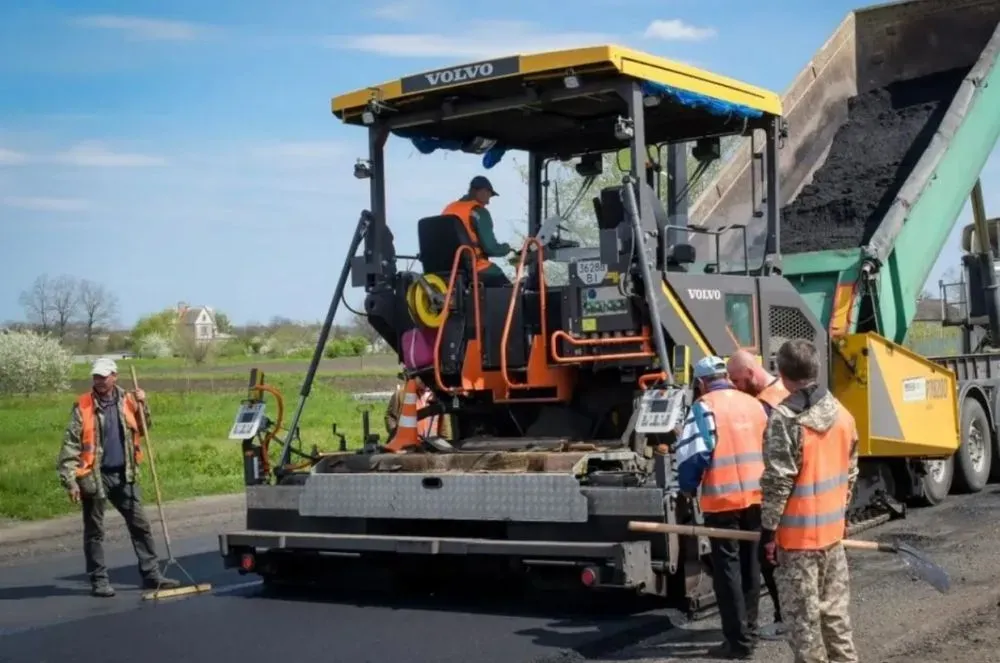 У сільській громаді на Вінниччині, яку контролюють депутати від Гройсмана, половину бюджету "закатали" в дороги