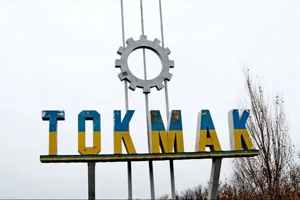Loud explosions were heard in occupied Tokmak
