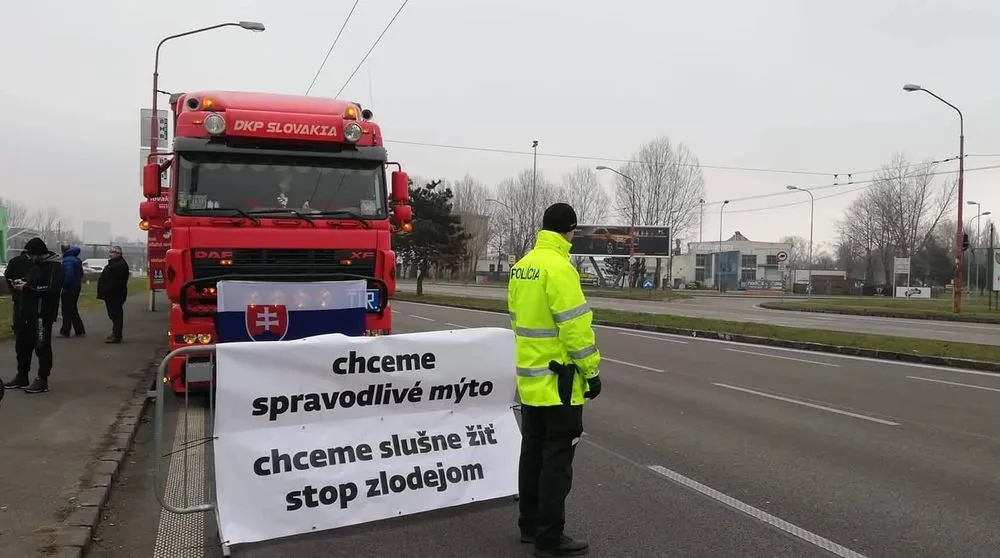 1 декабря словацкие дальнобойщики заблокируют украинский пограничный пункт пропуска