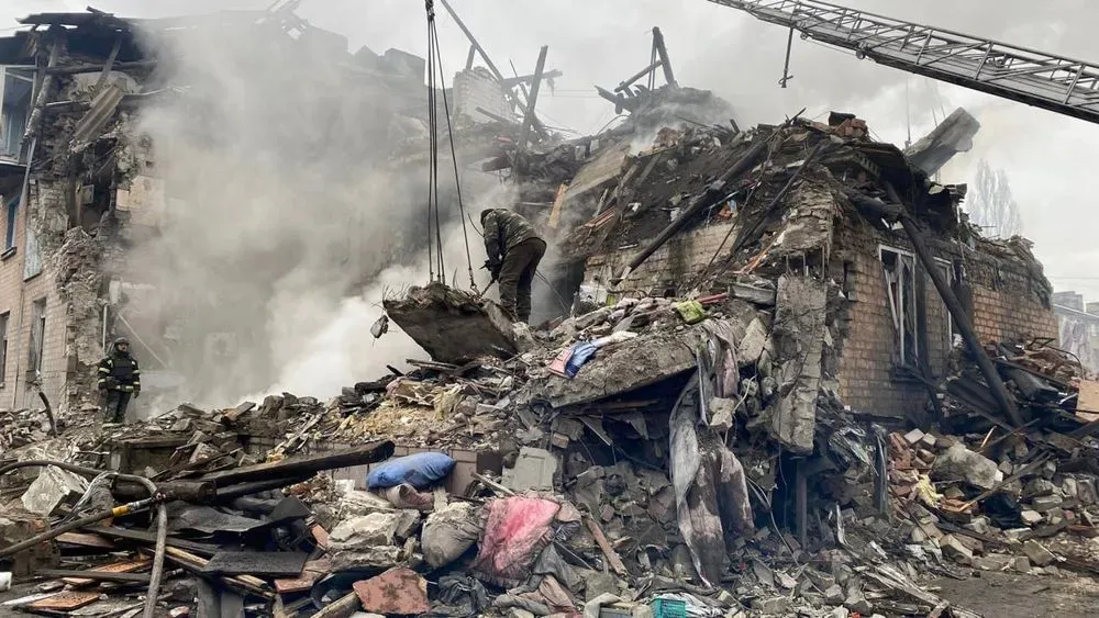 Ракетный удар рф по Донецкой области: из-под завалов жилого дома достали тело мужчины