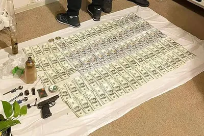 They earned 300 thousand UAH a month on the sale of drugs: the police detained a group of drug dealers in the capital.