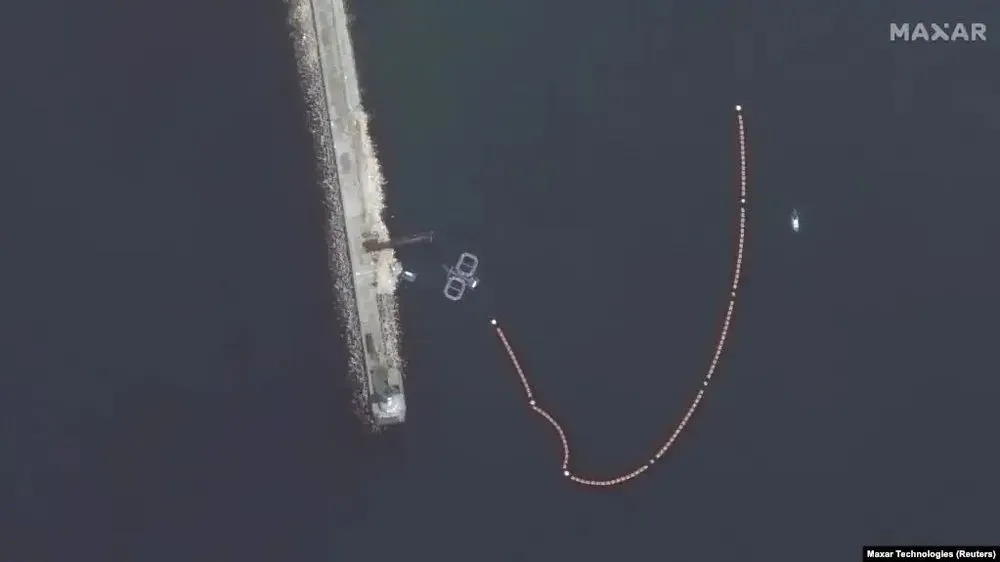 Шторм у Криму: бойові дельфіни покинули чорноморський флот
