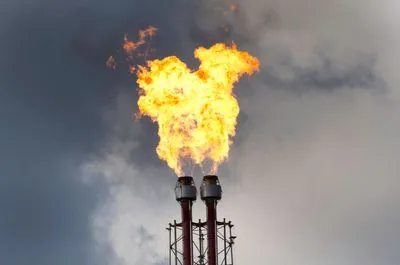Отдельные представители ОПЕК+ договорились о сокращении добычи нефти, тем не менее - цены на нефть падают