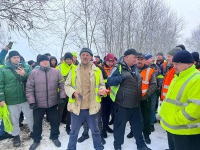 Ukrainian drivers at Krakowiec-Korczowa border crossing suspend hunger strike after talks with Polish strikers
