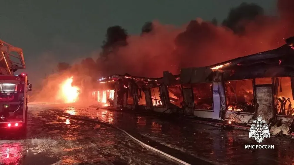 Russia is on fire again: a large-scale fire broke out at a car market in the Naberezhnye Chelny