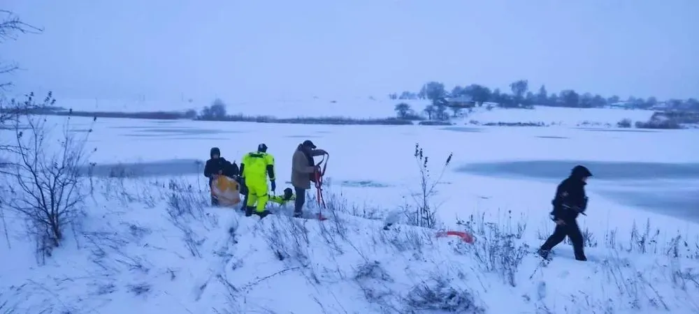 Ice began to crack underfoot: two children rescued from a reservoir in Volyn