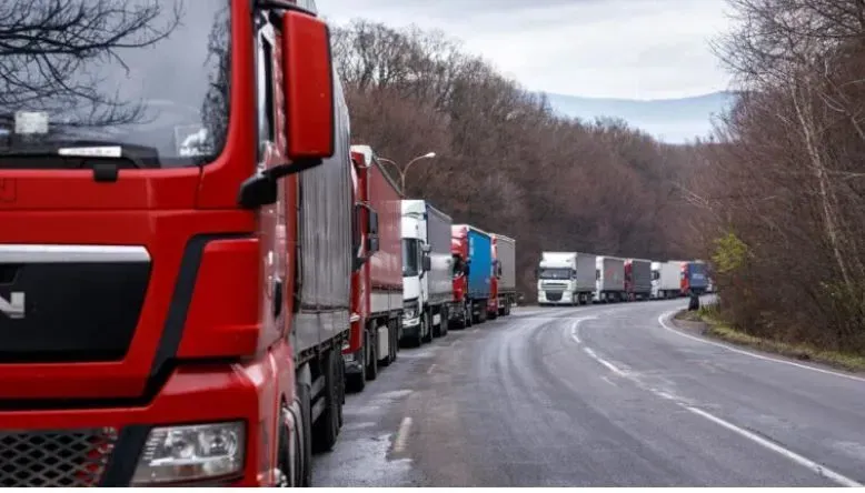 due-to-the-strike-of-polish-carriers-more-than-25-trucks-are-waiting-in-lines-to-enter-ukraine