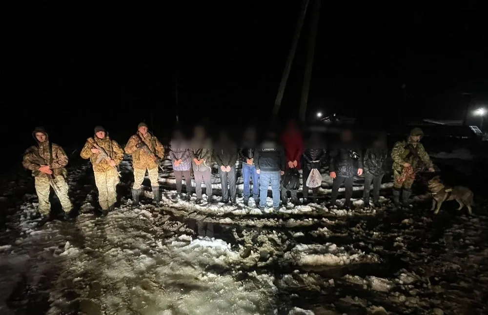 Пограничники задержали восьмерых мужчин, которые хотели пересечь украинско-словацкую границу