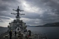 Йеменские хуситы атаковали беспилотниками военный корабль США и коммерческие суда Израиля в Красном море - Associated Press